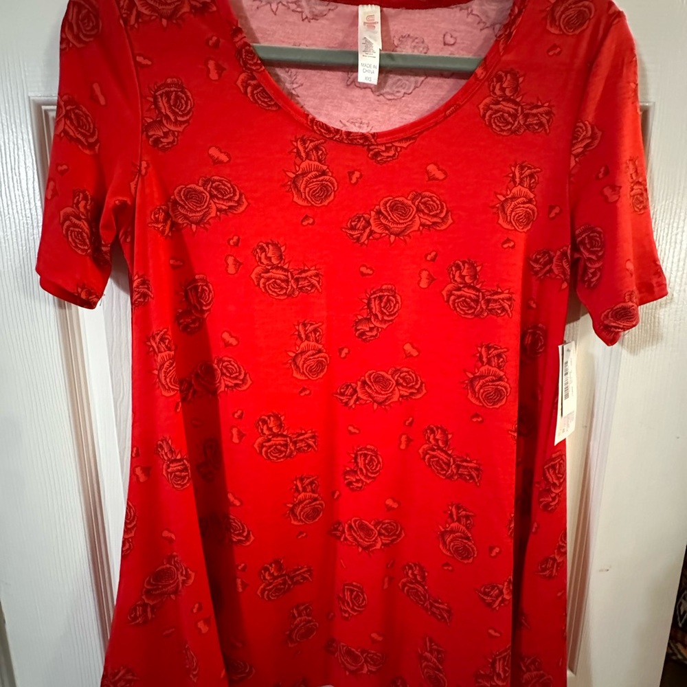 LEAVING SOON GRAB IT NOW! 
LuLaRoe Perfect Tee - XXS